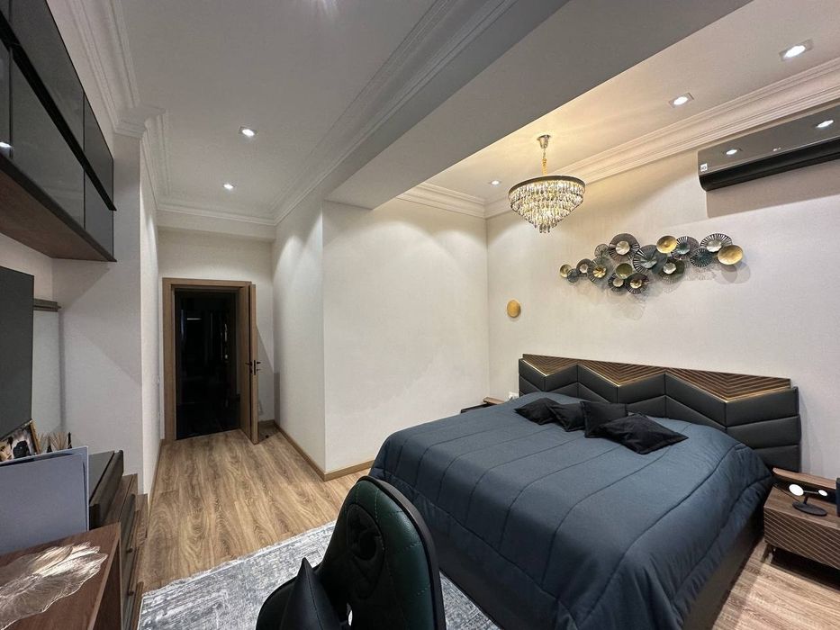 Продается 4х ком квартира в новостройке, ор-р: стадион Старт, 176м²