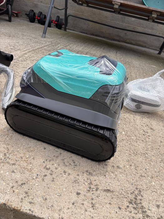 Robot piscina profesional Blueplus 4 200 lei