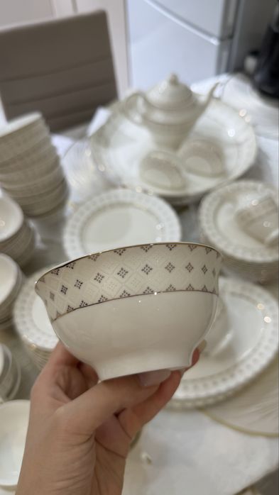 Продам форфоровый сервиз