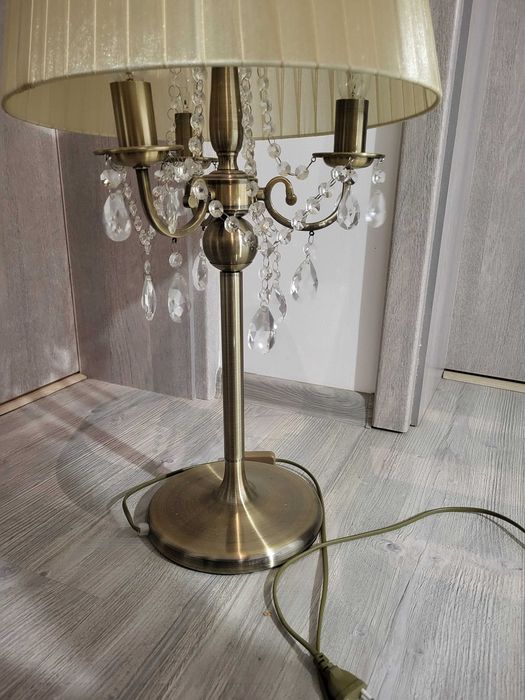 Lampă  de  masă