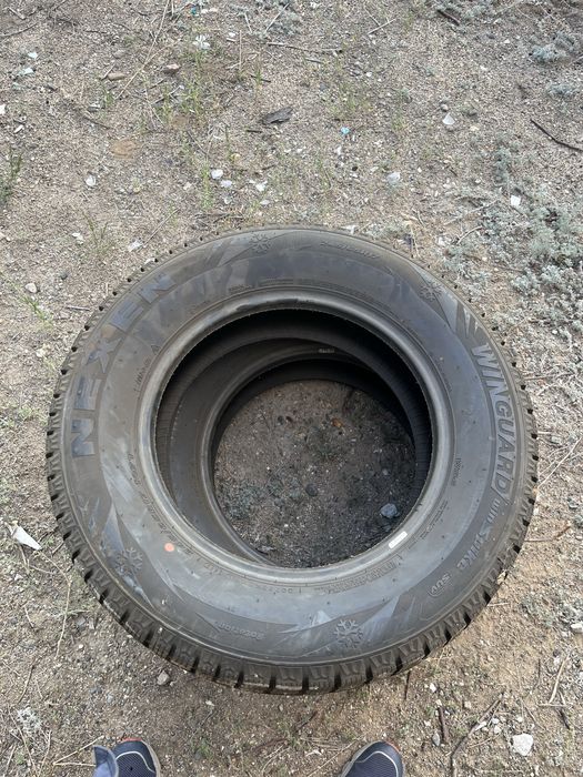 Продам шины 245/65/17 с шипами