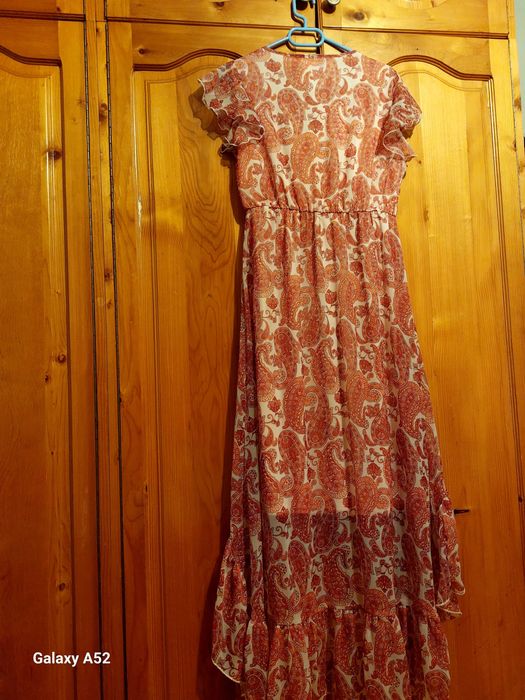 Продавам    голям размер дамски рокли