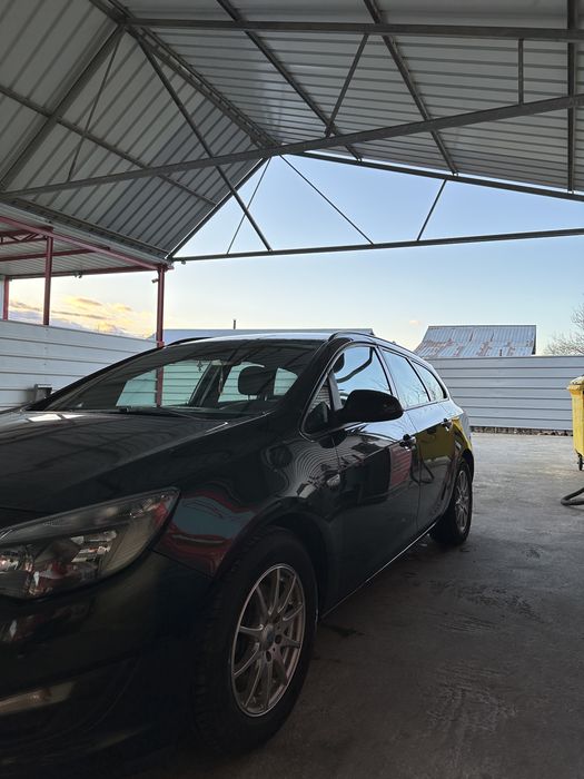 Opel Astra J  - An 2014 - 1.7 CDTI