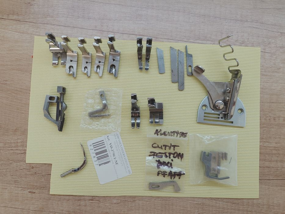 Vând set de accesorii și ace  pentru mașini de cusut industriale