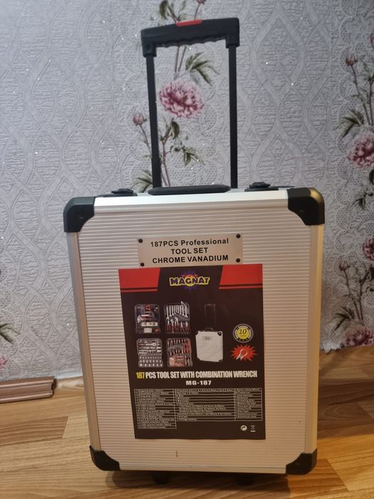 Продам набор инструментов новый