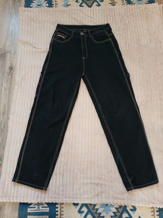 Чёрные джинсы, прямой крой