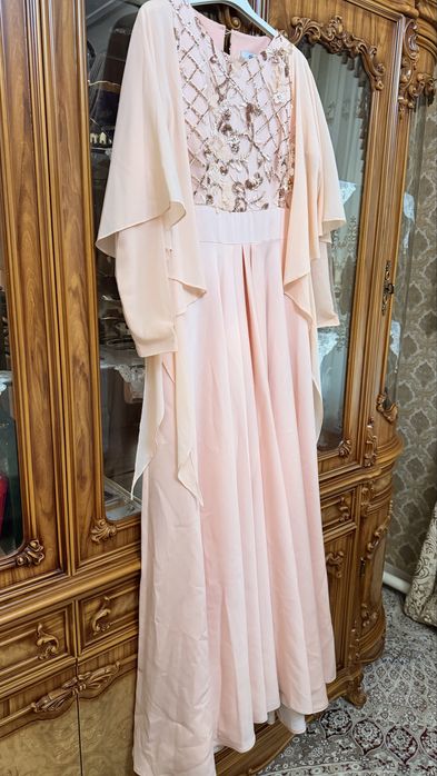 Вечерние платья.