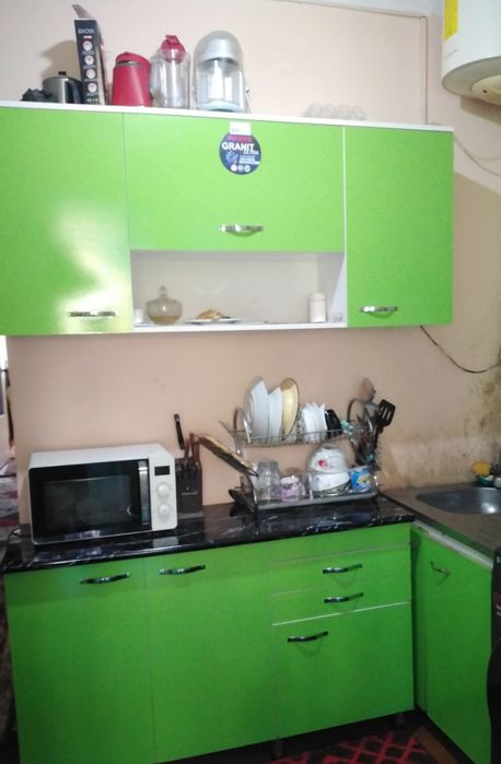 Qarshi shahri markazi, 2-qavatdan 3 xonali uy, 71m²