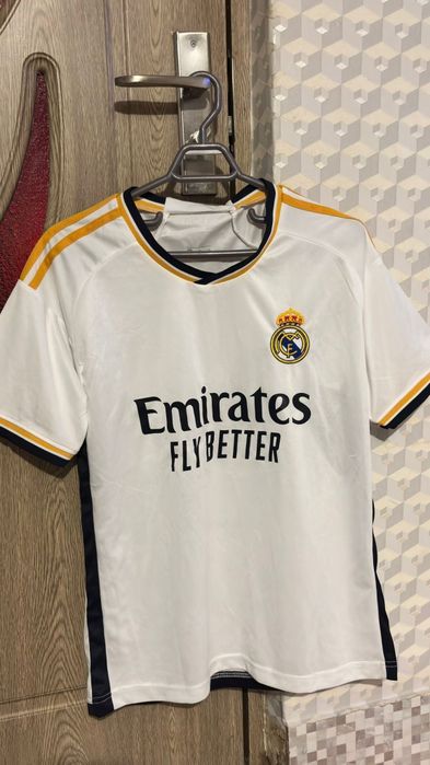 Vând costume fotbal