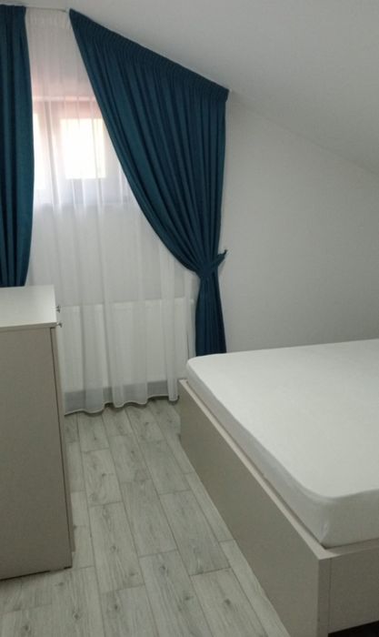 Închiriez apartament cu 2 camere