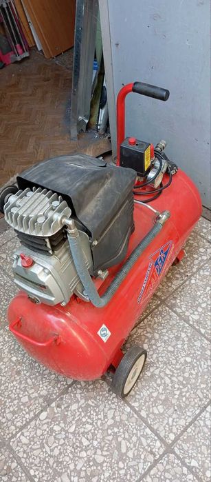 Продавам Компресор 50л