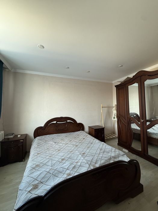 Продам спальный гарнитур в полном комплекте.Матрас вместе