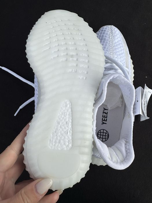 Adidasi yeezi noi alb