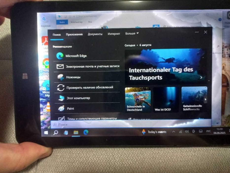 планшет LENOVO с установленным на нем WINDOWS 10