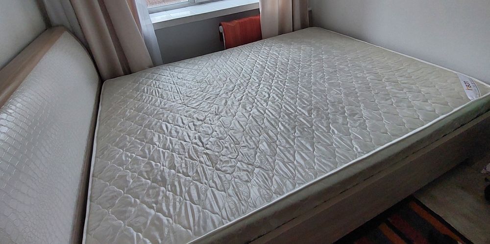 Кровать двуспальная