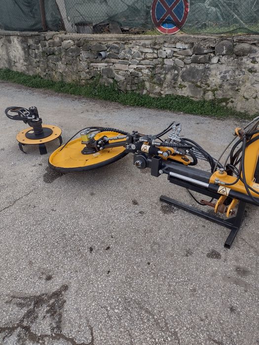 Продавам отклоняваща косачка и фреза