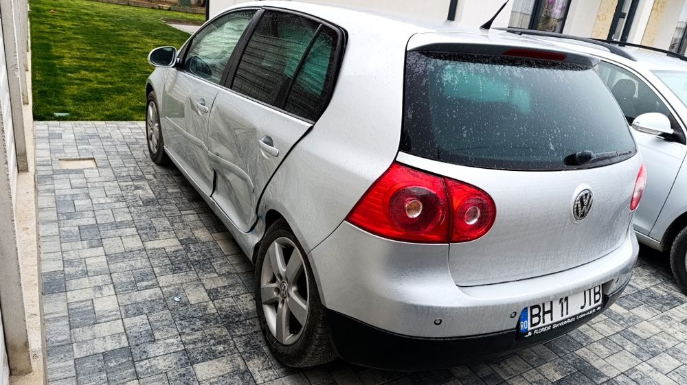 Vand VW Golf 1.4 benzina 82 cp avariat