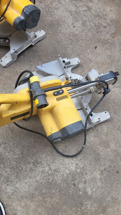 Vînd 2 circulare Dewalt în stare foarte buna,