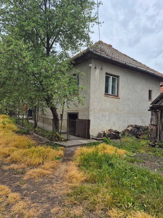 Casa batraneasca si tereren intravilan 2.760 mp cu utilități
