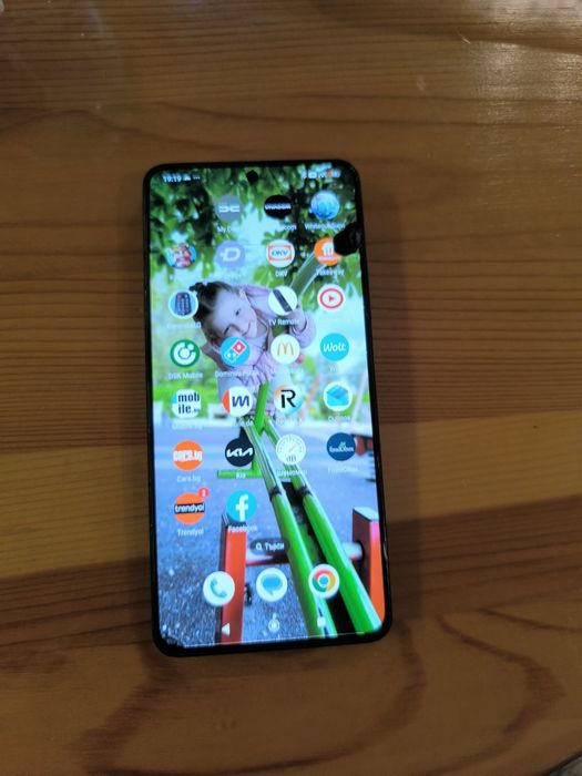 Poco x6 pro жълт 256gb със счупен екран
