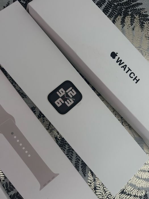 Iwatch se 2 gen 40 mm starlight aluminum case