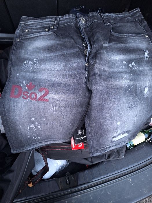 Pantaloni scurti de firma no marimi diferitei