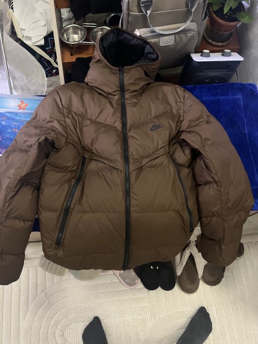Продам пуховик Nike