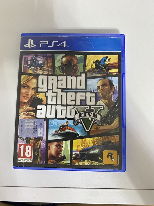 Playstation 4 in Stare Buna cu 4 jocuri