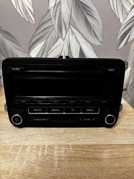 Продам штатную магнитолу volkswagen tiguan