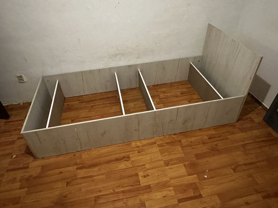 Vand schelet de pat 1 persoană