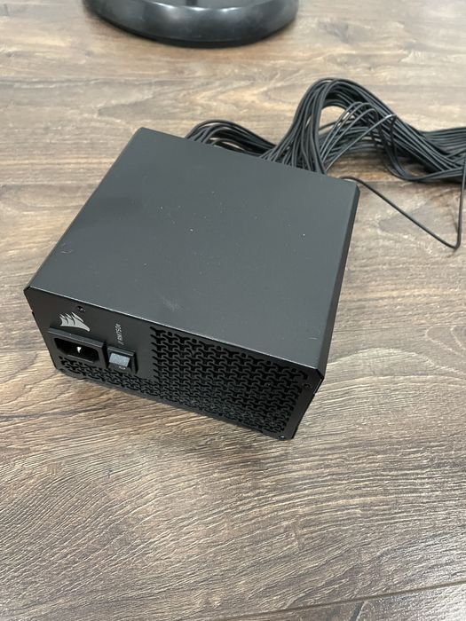 Блок питания 750 w Corsair rm750e