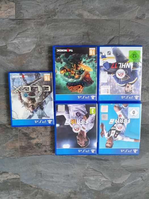 Ps4 pro + 5игри +волан и подарък ps2