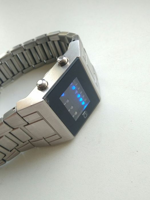 Бинарные часы The One Kerala