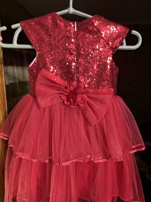 Продам платья 5-10лет