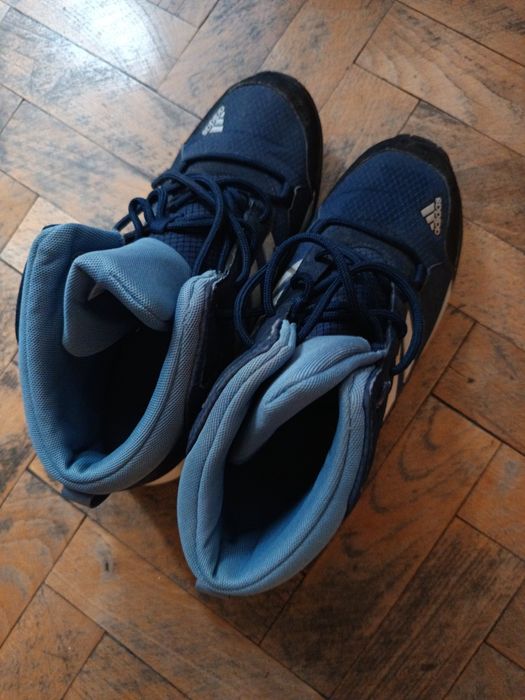 Продавам обувки ADIDAS