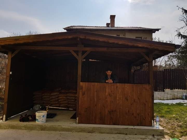 Дървени навеси беседки бараки навеси тераси