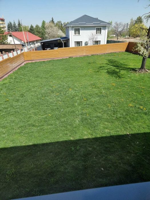 Уборка территории Стрижка газона.