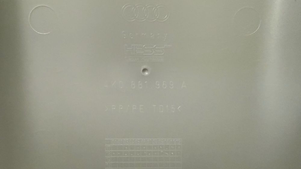 Пластмасова лайсна с мрежа за предните седалки за Audi A6C8 4KO 881.969.A