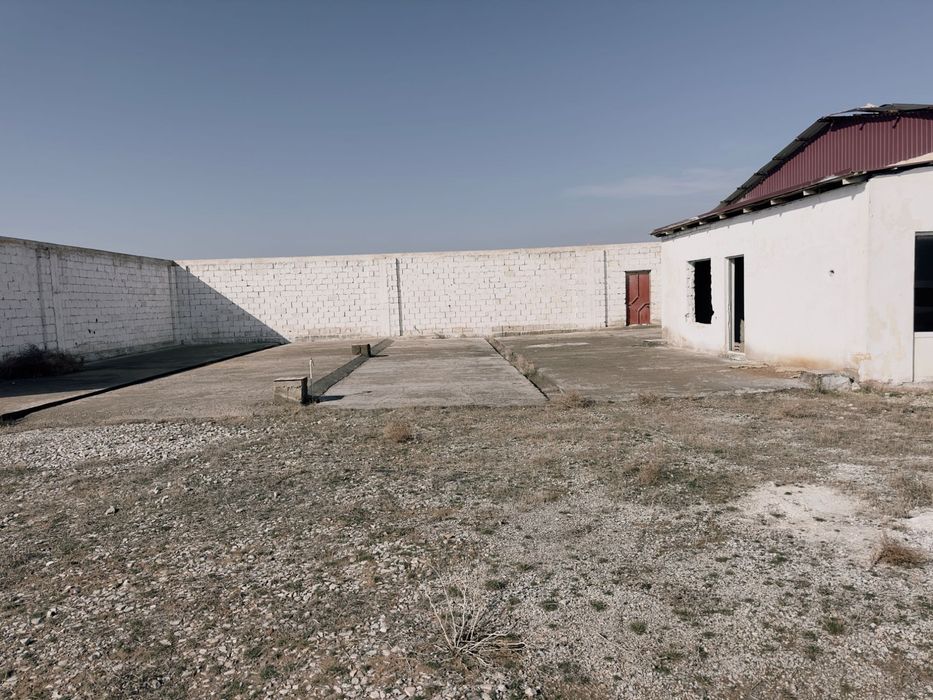 Baza sotiladi 1.5 ga