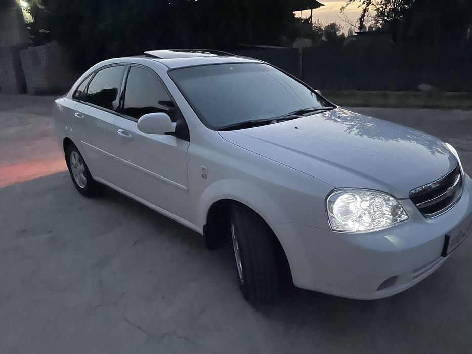 Lasseti 1.8 2011 yil  yurgan masofasi 150.000km optra fara moshina