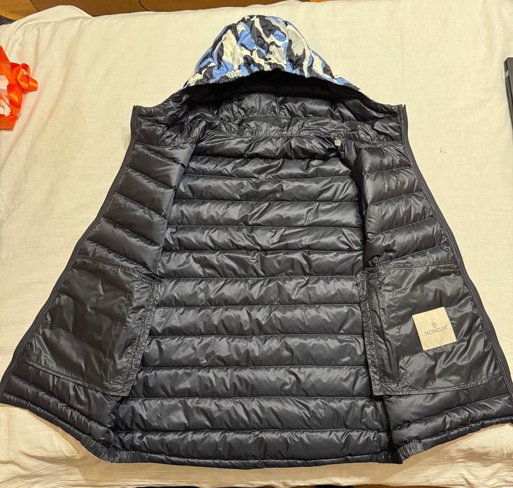 Moncler елек с качулка