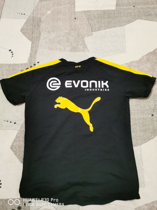 Детска фланелка на Борусия Дортмунд, марка Пума, размер 164.