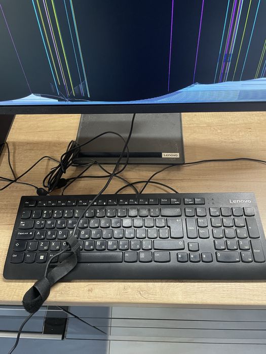 Lenovo ThinkCentre Neo 30a (All-in-One) с счупена LCD матрица