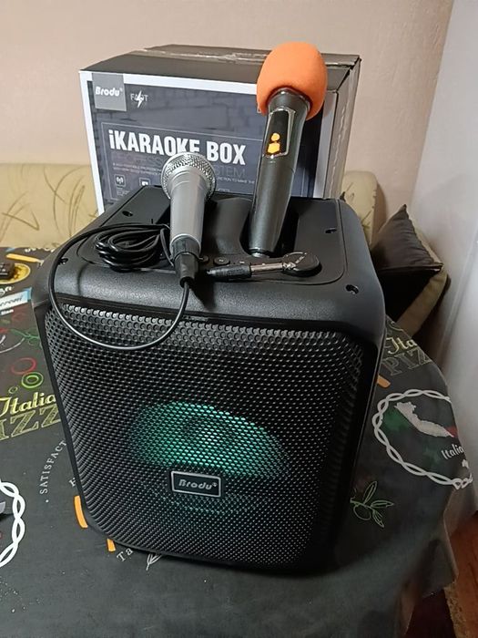 Чисто нова Караоке колона със 2 бр Микрофони!