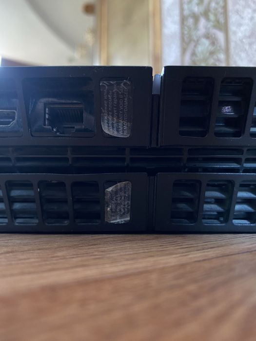 продаю playstation 4, в хорошем состоянии, с играми в комплекте.