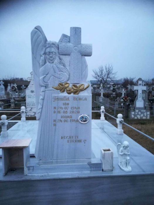 Monumente funerare la comanda clientului