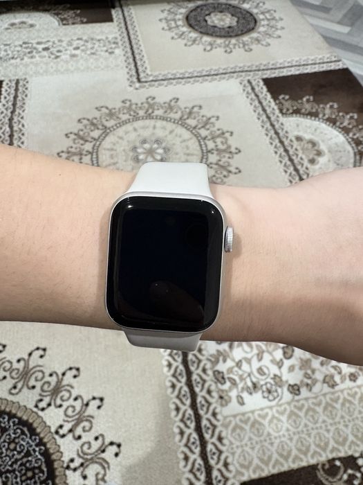 Продам Apple Watch SE 2