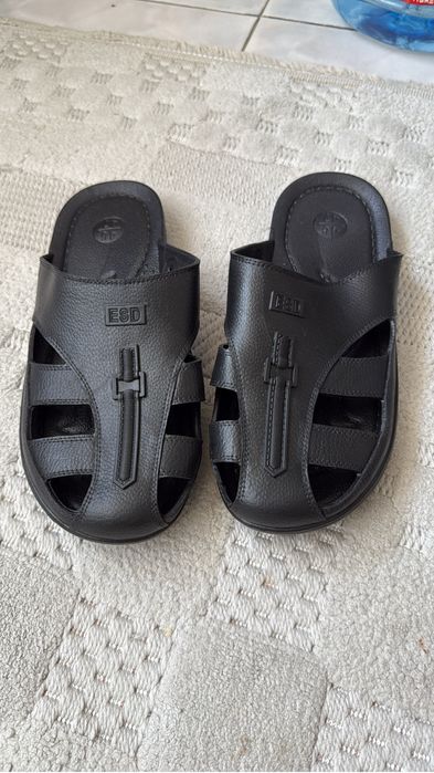 Продам новые мужские шлепанцы