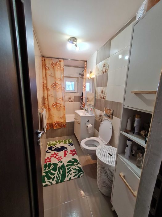 Inchiriez apartament 3 camere - zona Atrium Mall. 400 euro/luna