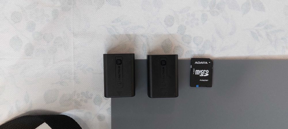 SONY ZV -E10 4k видео и фото камера в оригиналната си опаковка